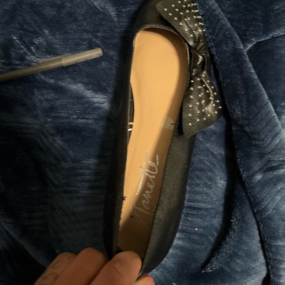 Flat black shoes with bow and studs - Picture 1 of 2